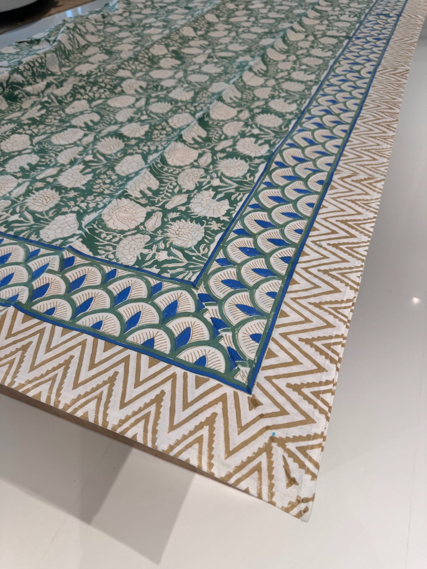 Peridot Rectangle Tablecloth