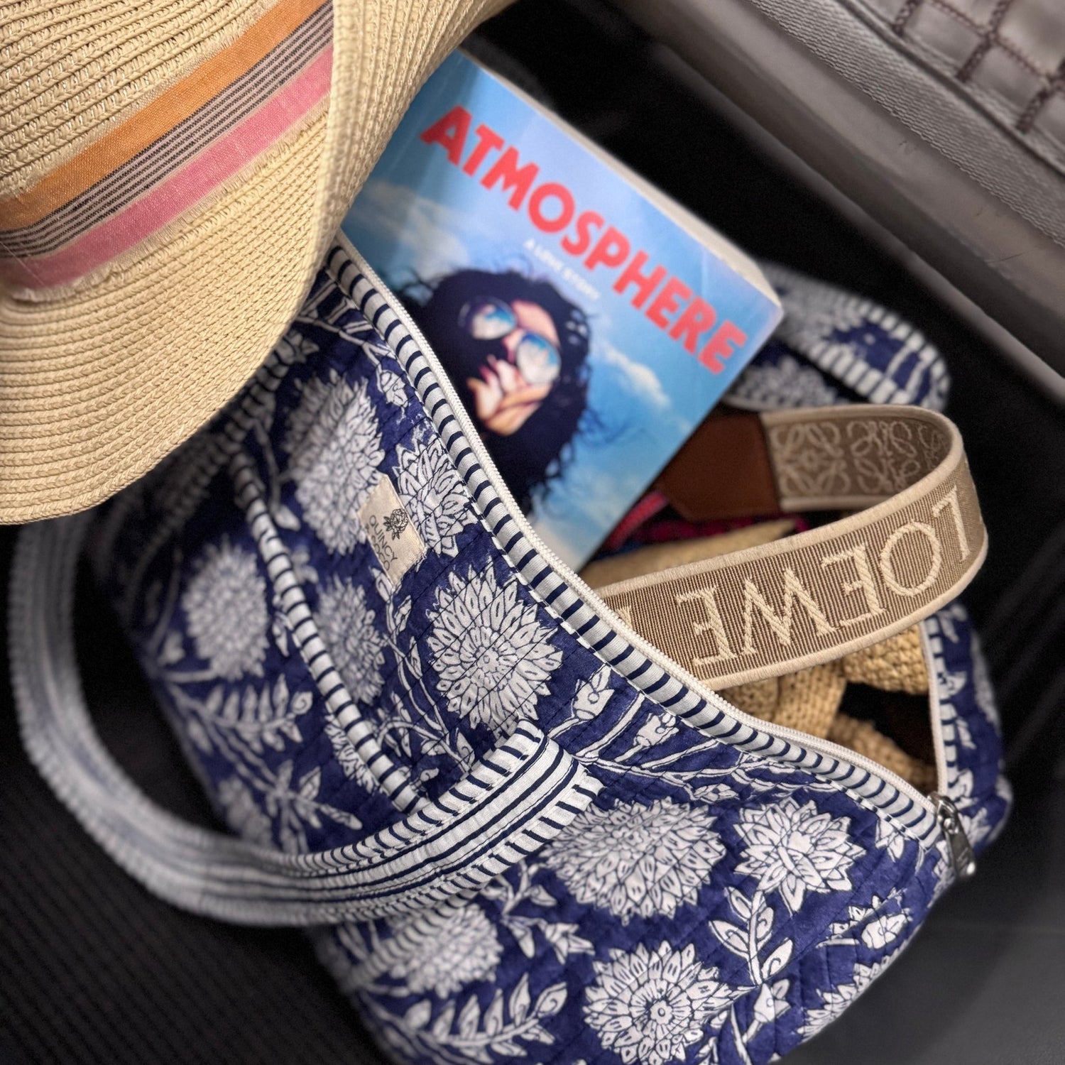 TOTES & TOILETRIES